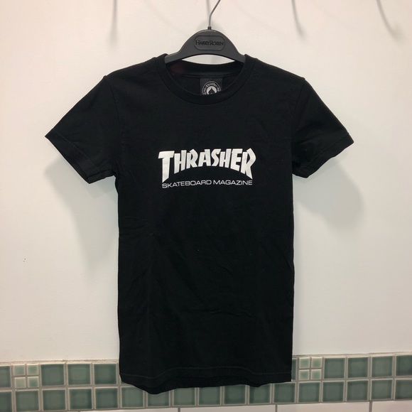Black Fitted Thrasher T-Shirt - Picture 2 of 3